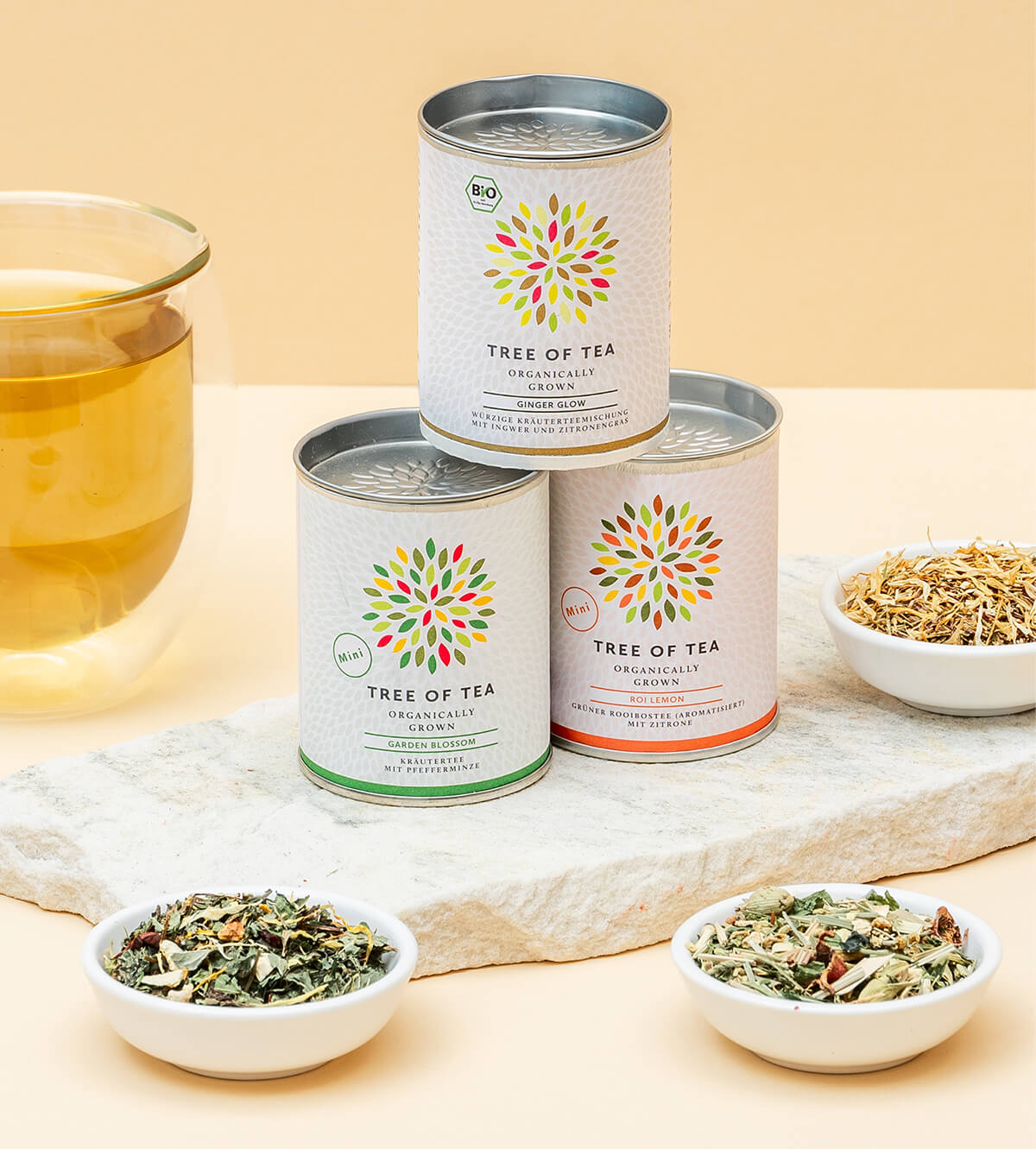 article4b-kraeutertee-roiboos-set.jpg Drei kleine gestapelte Tree of Tea Teedosen