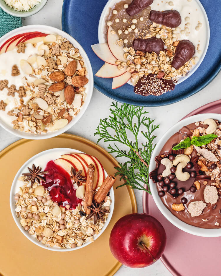 article4b-muesli-weihnachtsnest.jpg Weihnachtsliche Müslis mit winterlichen Zutaten und Gewuerzen